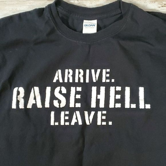 “Arrive, Raise Hell, Leave” Stone Cold Steve Austin WWE Wrestling T-Shirt Medium - Picture 2 of 5